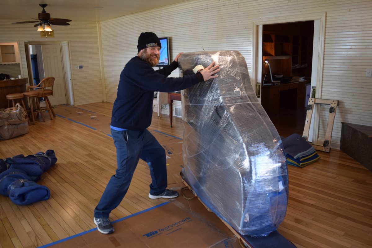 wisconsin movers moving piano into house 0106