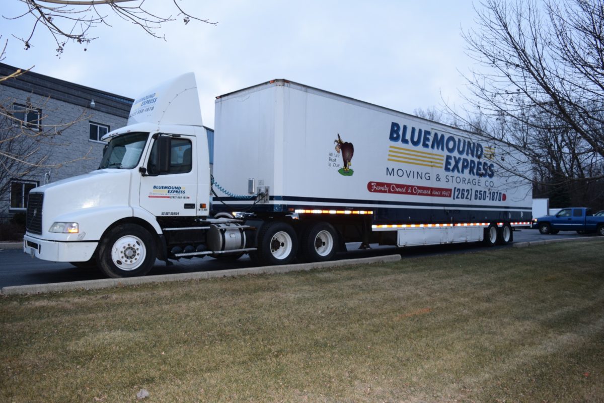 wisconsin moving company moving truck 0049
