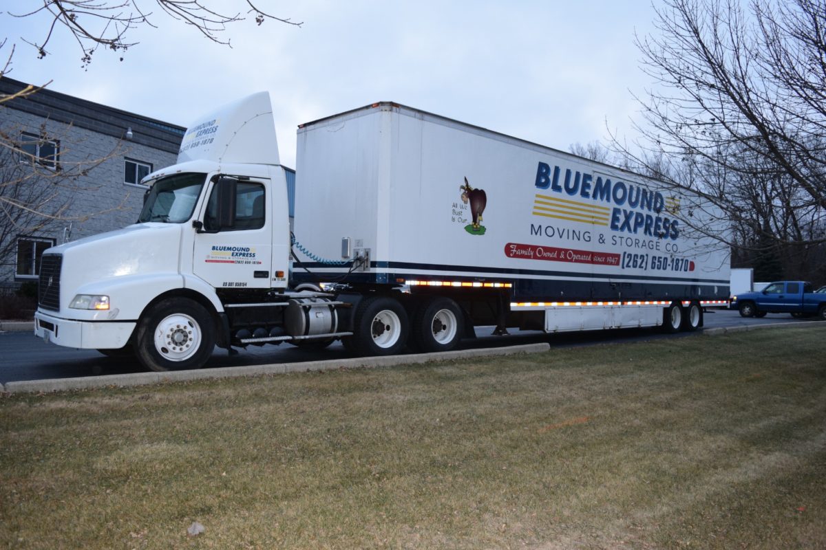 wisconsin moving company moving truck 0050