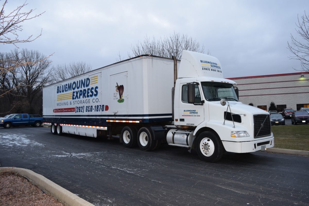 wisconsin moving company moving truck 0051